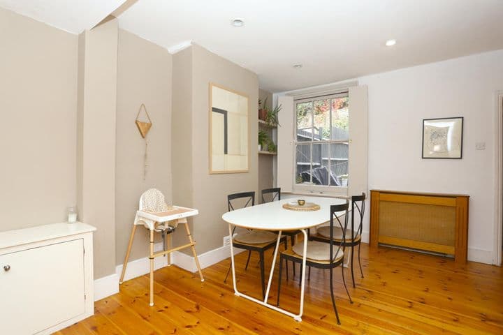 3 bedrooms house for sale in London, United Kingdom - Image 6