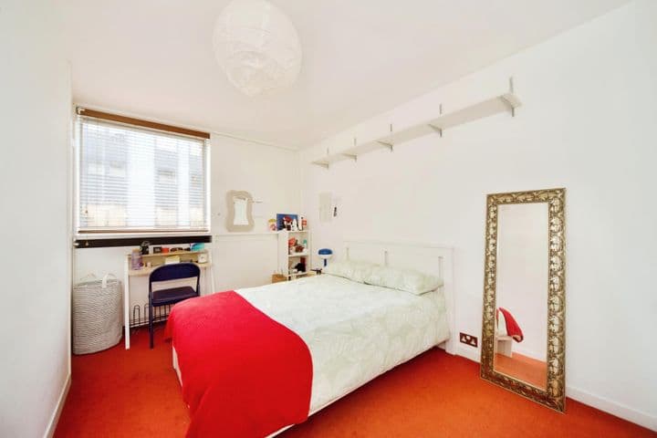 2 bedrooms apartment for sale in London, United Kingdom - Image 8