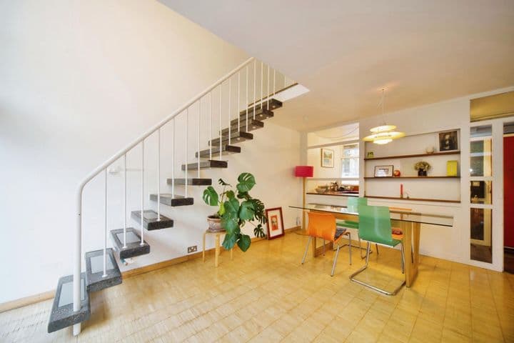 2 bedrooms apartment for sale in London, United Kingdom - Image 3