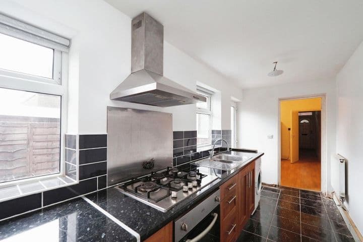 4 bedrooms house for sale in Nottingham, United Kingdom - Image 2