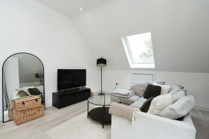 2 bedrooms apartment for sale in Purley, United Kingdom - Image 3