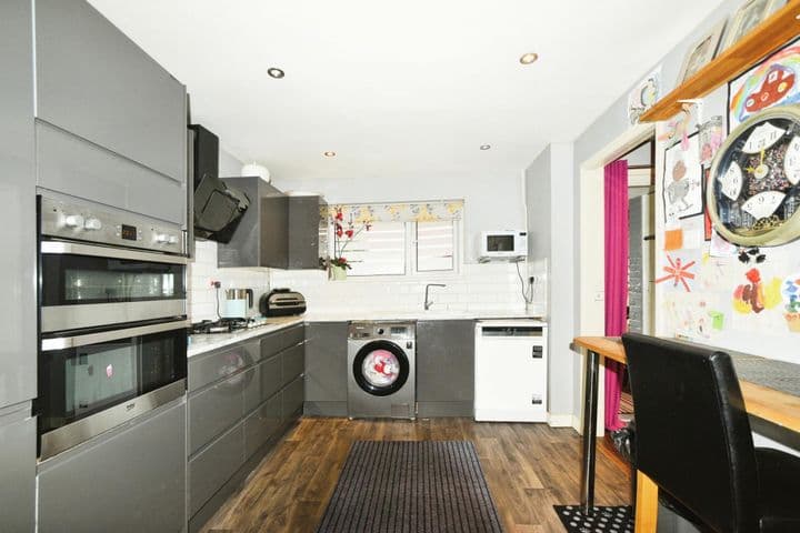 3 bedrooms house for sale in Swindon, United Kingdom - Image 7