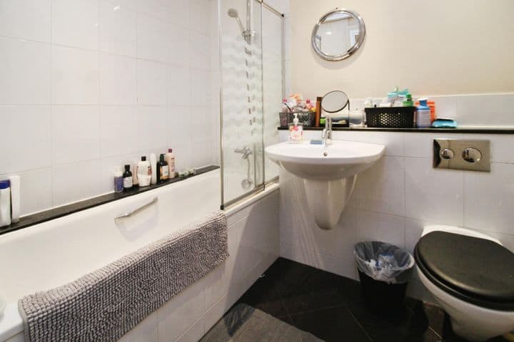 2 bedrooms apartment for sale in Birmingham, United Kingdom - Image 12