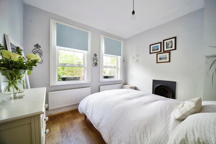 2 bedrooms house for sale in London, United Kingdom - Image 5