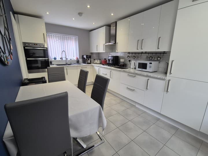 3 bedrooms house for sale in Oldbury, United Kingdom - Image 2