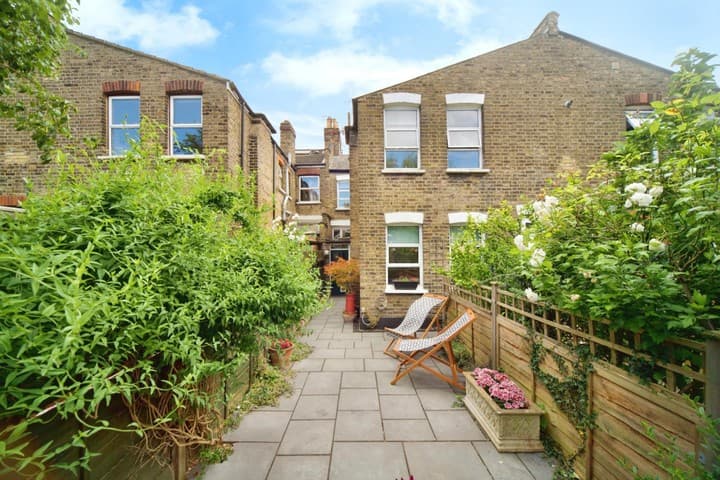 2 bedrooms house for sale in London, United Kingdom - Image 13