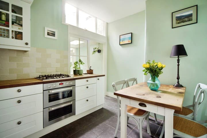 2 bedrooms house for sale in London, United Kingdom - Image 3