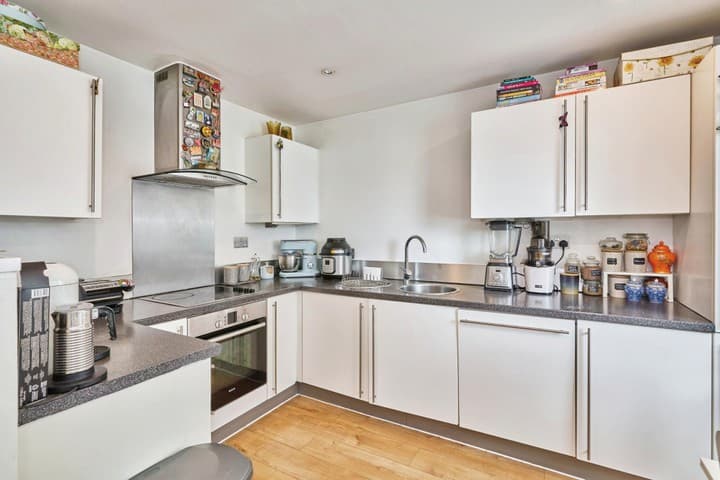 2 bedrooms apartment for sale in London, United Kingdom - Image 6