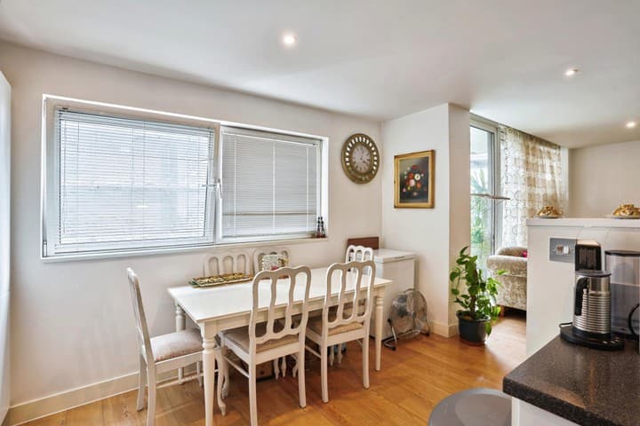 2 bedrooms apartment for sale in London, United Kingdom - Image 5