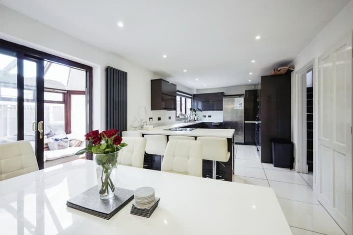 4 bedrooms house for sale in Ashford, United Kingdom - Image 2