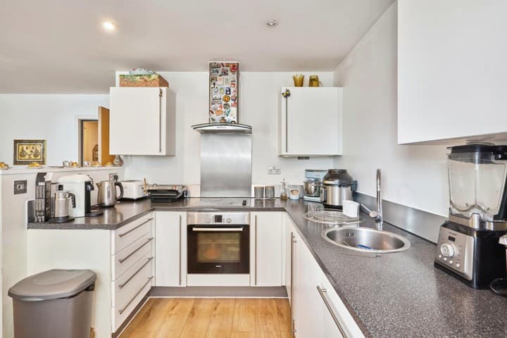 2 bedrooms apartment for sale in London, United Kingdom - Image 2