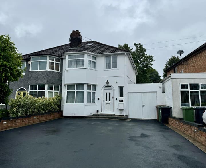 4 bedrooms house for sale in Solihull, United Kingdom - Image 2