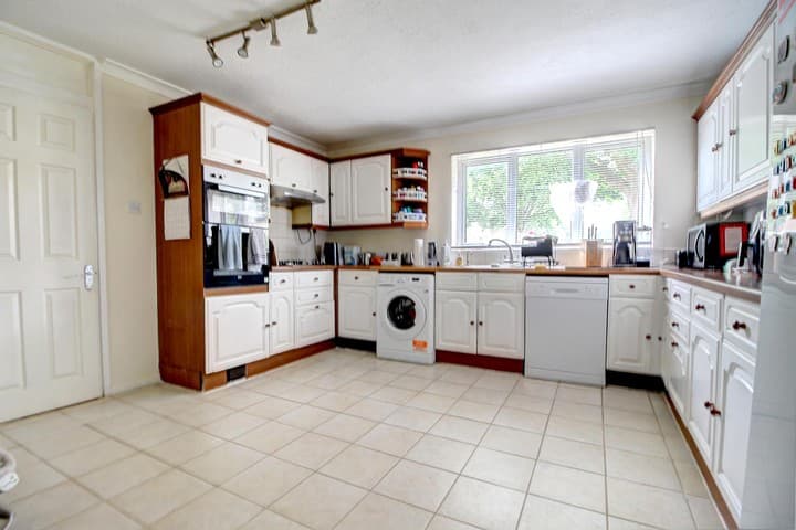 4 bedrooms house for sale in Basingstoke, United Kingdom - Image 8