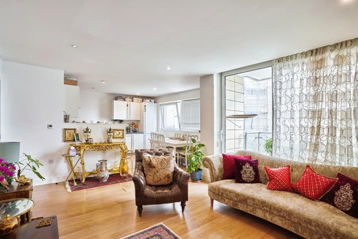 2 bedrooms apartment for sale in London, United Kingdom - Image 4