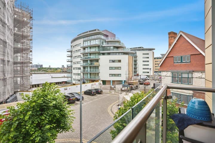 2 bedrooms apartment for sale in London, United Kingdom - Image 11