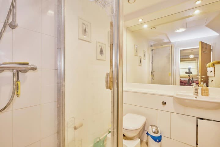 2 bedrooms apartment for sale in London, United Kingdom - Image 12