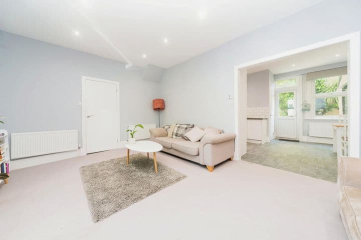 3 bedrooms house for sale in London, United Kingdom - Image 9