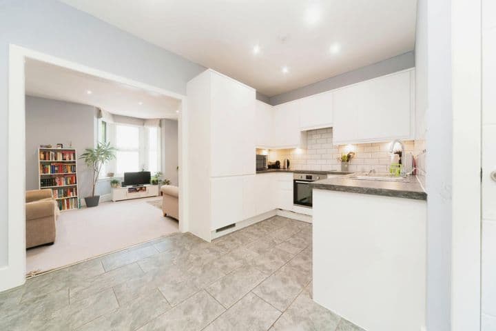 3 bedrooms house for sale in London, United Kingdom - Image 10