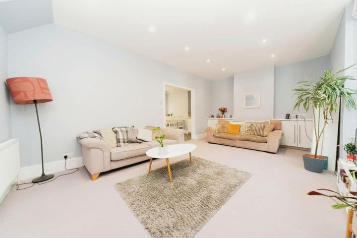 3 bedrooms house for sale in London, United Kingdom - Image 7