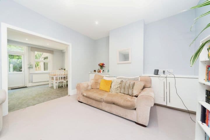 3 bedrooms house for sale in London, United Kingdom - Image 8