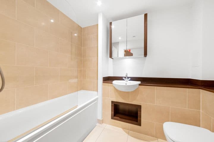 2 bedrooms apartment for sale in London, United Kingdom - Image 10