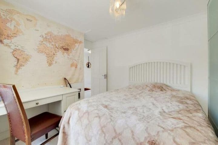 3 bedrooms house for sale in London, United Kingdom - Image 9