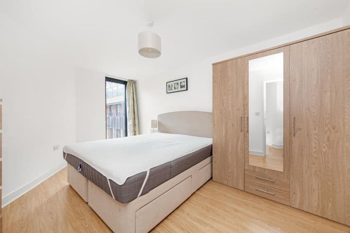 2 bedrooms apartment for sale in London, United Kingdom - Image 11