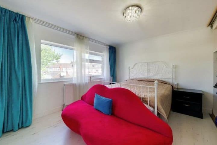 3 bedrooms house for sale in London, United Kingdom - Image 8