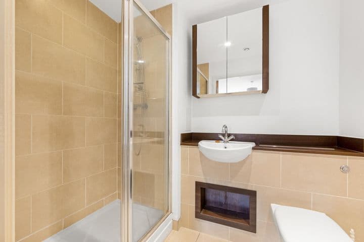 2 bedrooms apartment for sale in London, United Kingdom - Image 12