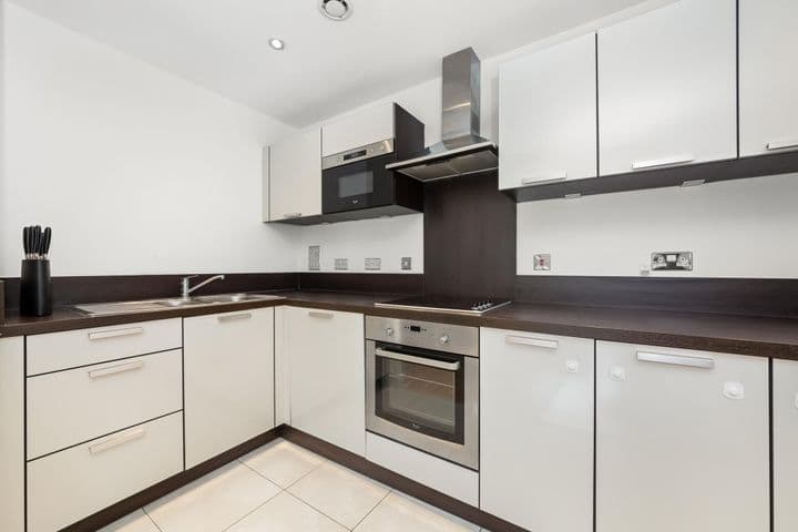 2 bedrooms apartment for sale in London, United Kingdom - Image 4