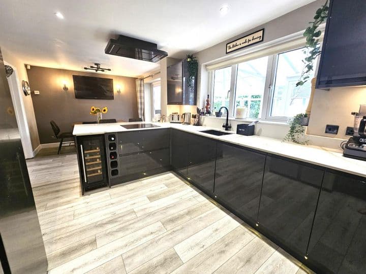 4 bedrooms house for sale in Crewe, United Kingdom - Image 3