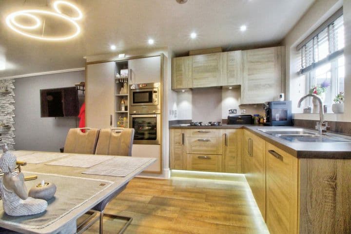 3 bedrooms house for sale in Rotherham, United Kingdom - Image 7