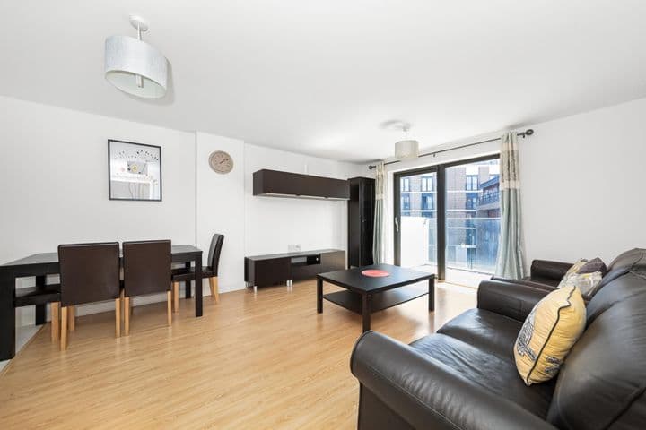 2 bedrooms apartment for sale in London, United Kingdom - Image 3