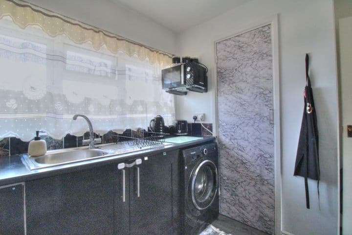 1 bedroom apartment for sale in Basildon, United Kingdom - Image 10