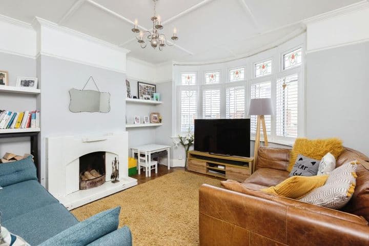 4 bedrooms house for sale in Gravesend, United Kingdom - Image 2