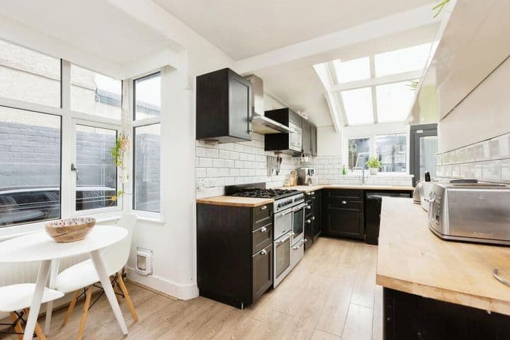 4 bedrooms house for sale in Gravesend, United Kingdom - Image 6