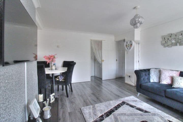 1 bedroom apartment for sale in Basildon, United Kingdom - Image 4