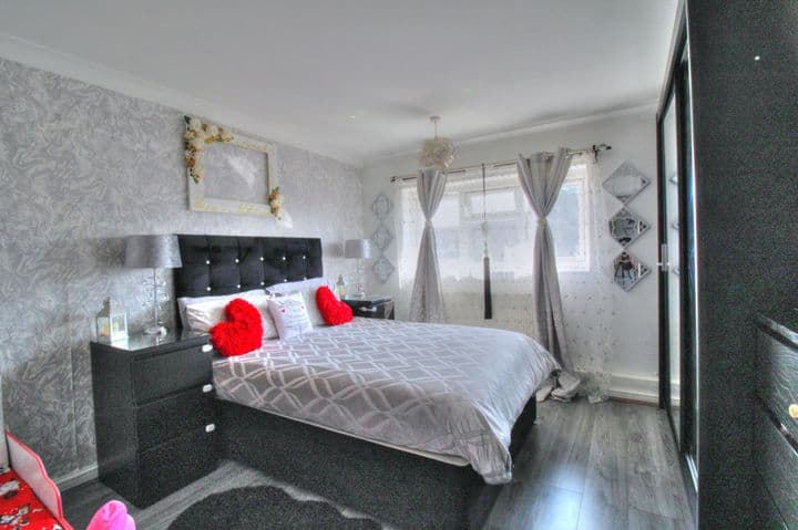 1 bedroom apartment for sale in Basildon, United Kingdom - Image 7