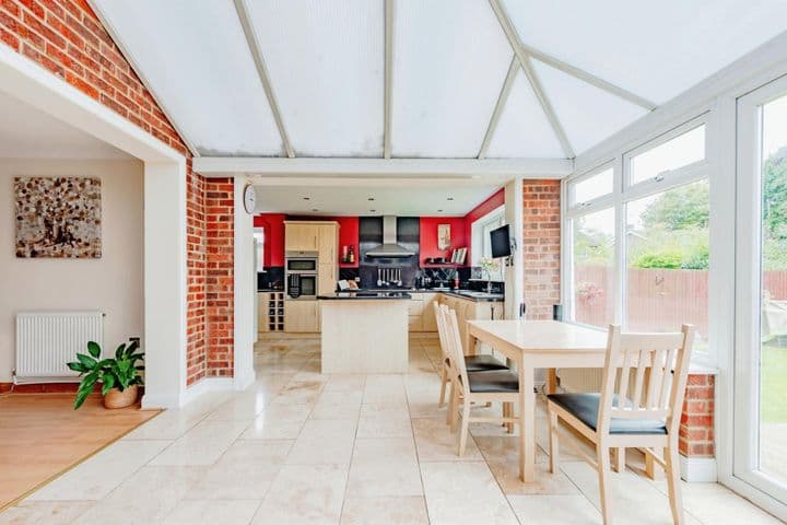 5 bedrooms house for sale in Crawley, United Kingdom - Image 4