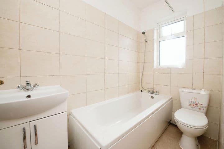 3 bedrooms house for sale in Barking, United Kingdom - Image 11