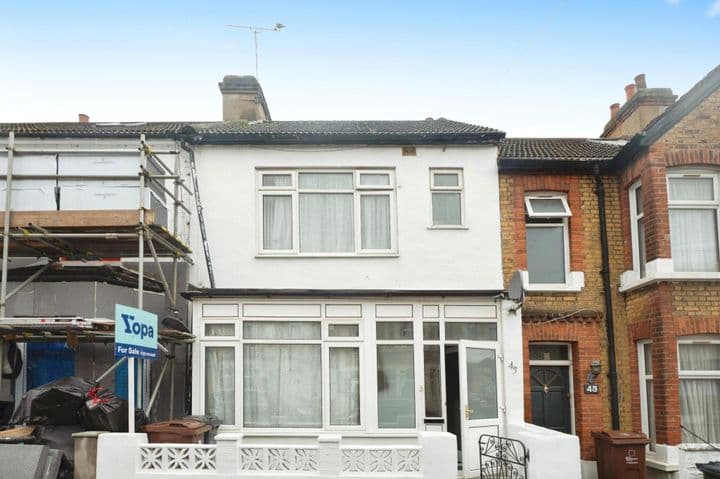 3 bedrooms house for sale in Barking, United Kingdom - Image 2