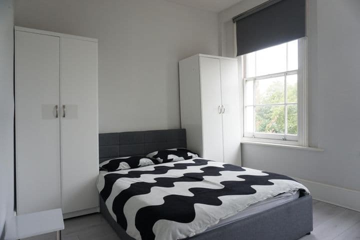 1 bedroom apartment for sale in London, United Kingdom - Image 6