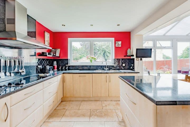 5 bedrooms house for sale in Crawley, United Kingdom - Image 3