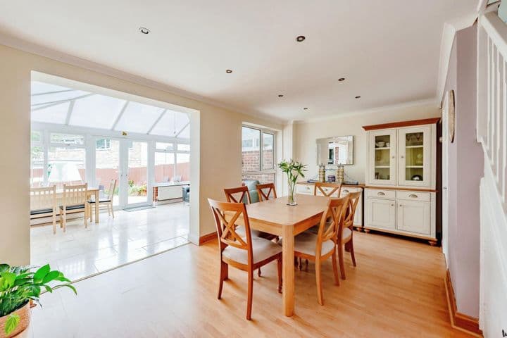 5 bedrooms house for sale in Crawley, United Kingdom - Image 2