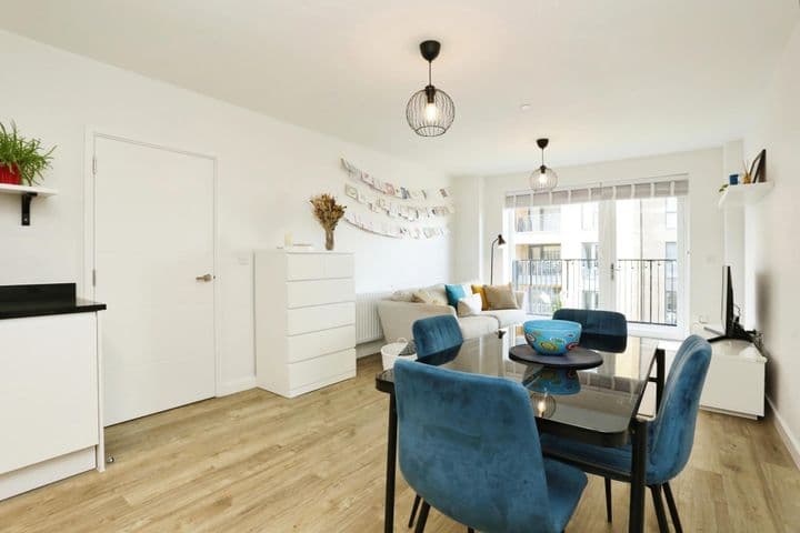 1 bedroom apartment for sale in London, United Kingdom - Image 4