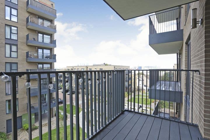 1 bedroom apartment for sale in London, United Kingdom - Image 7