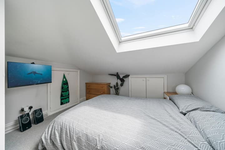 2 bedrooms apartment for sale in London, United Kingdom - Image 9