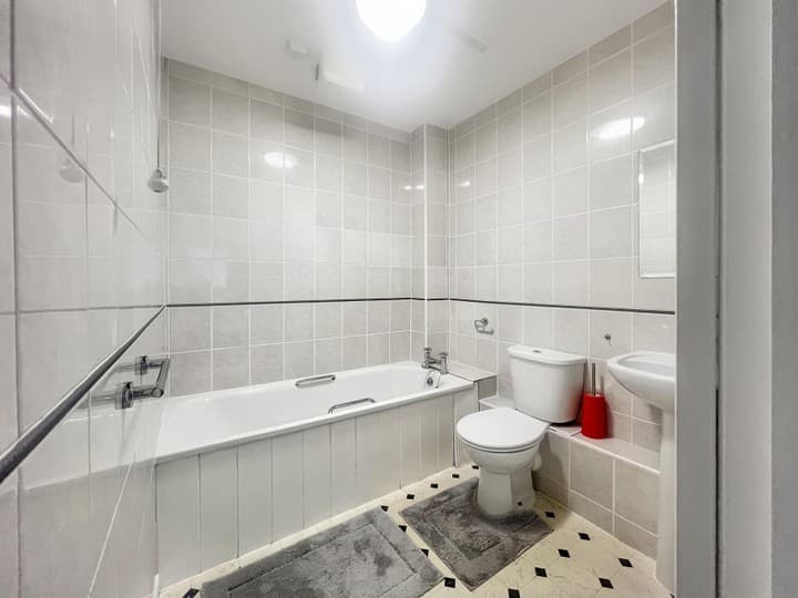 2 bedrooms apartment for sale in London, United Kingdom - Image 22