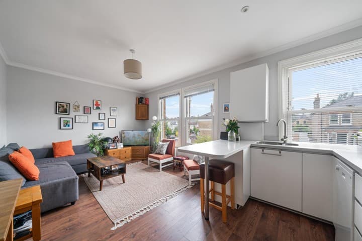 2 bedrooms apartment for sale in London, United Kingdom - Image 3