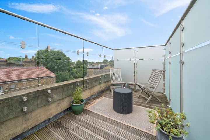 2 bedrooms apartment for sale in London, United Kingdom - Image 5